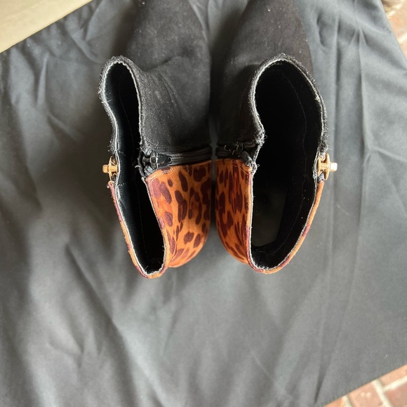 Black Suede Ankle Boots with Leopard Print Block Heel & Gold Zipper – Size 7 - Picture 5 of 6